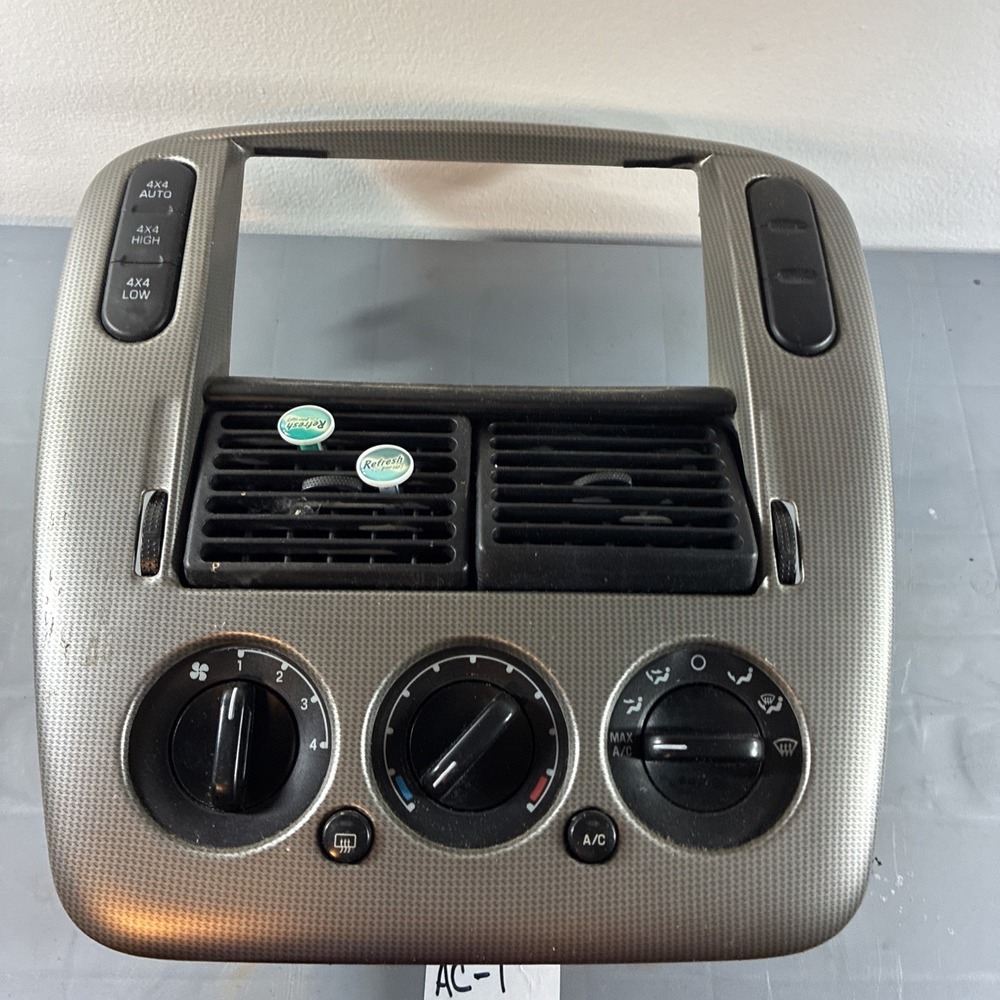 2002-2005 Ford Explorer Radio Dash Bezel Climate Control Air Vent 02-05 Clean